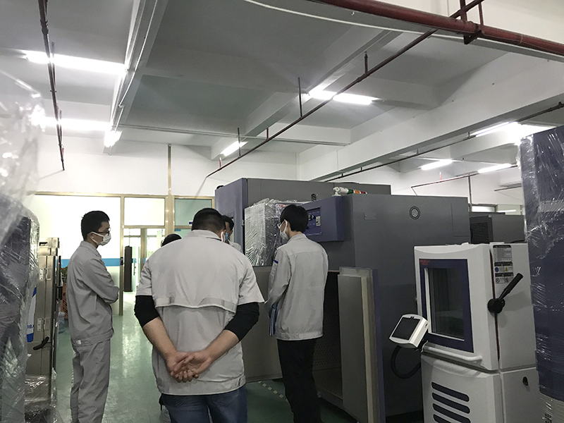 恒溫恒濕試驗(yan)箱内防凝露的方(fang)法分析